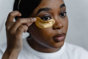 Azelaic Acid for Dark Circles: Does It Actually Work?